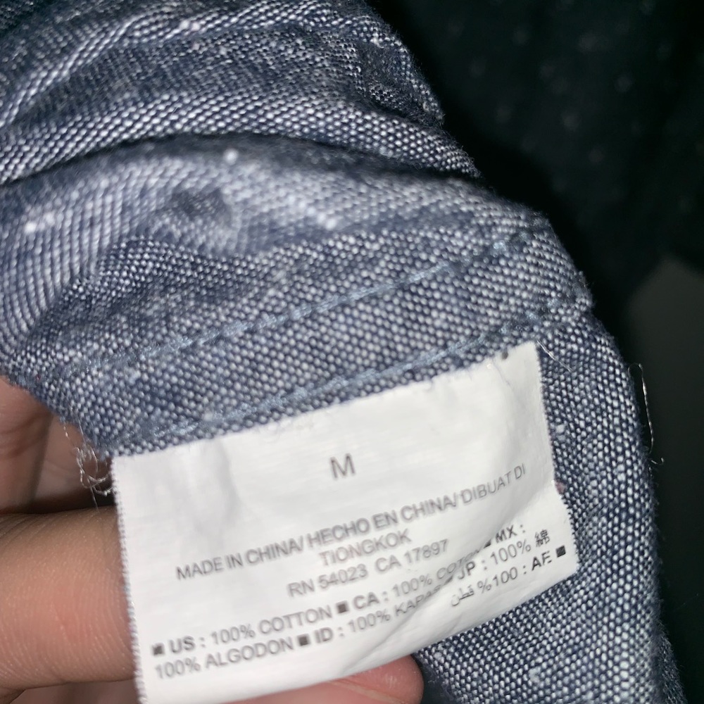 OLD NAVY slim fit chambray print button down shirt - Picture 5 of 5